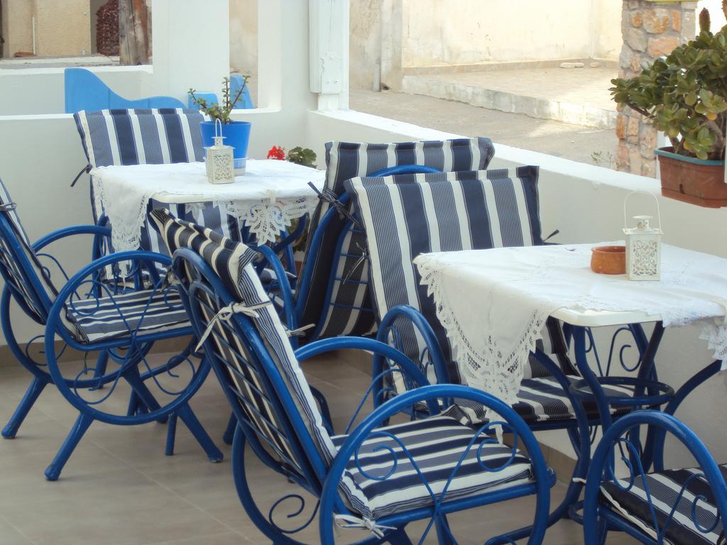 Bella Sant Aparthotel Perissa  Bagian luar foto