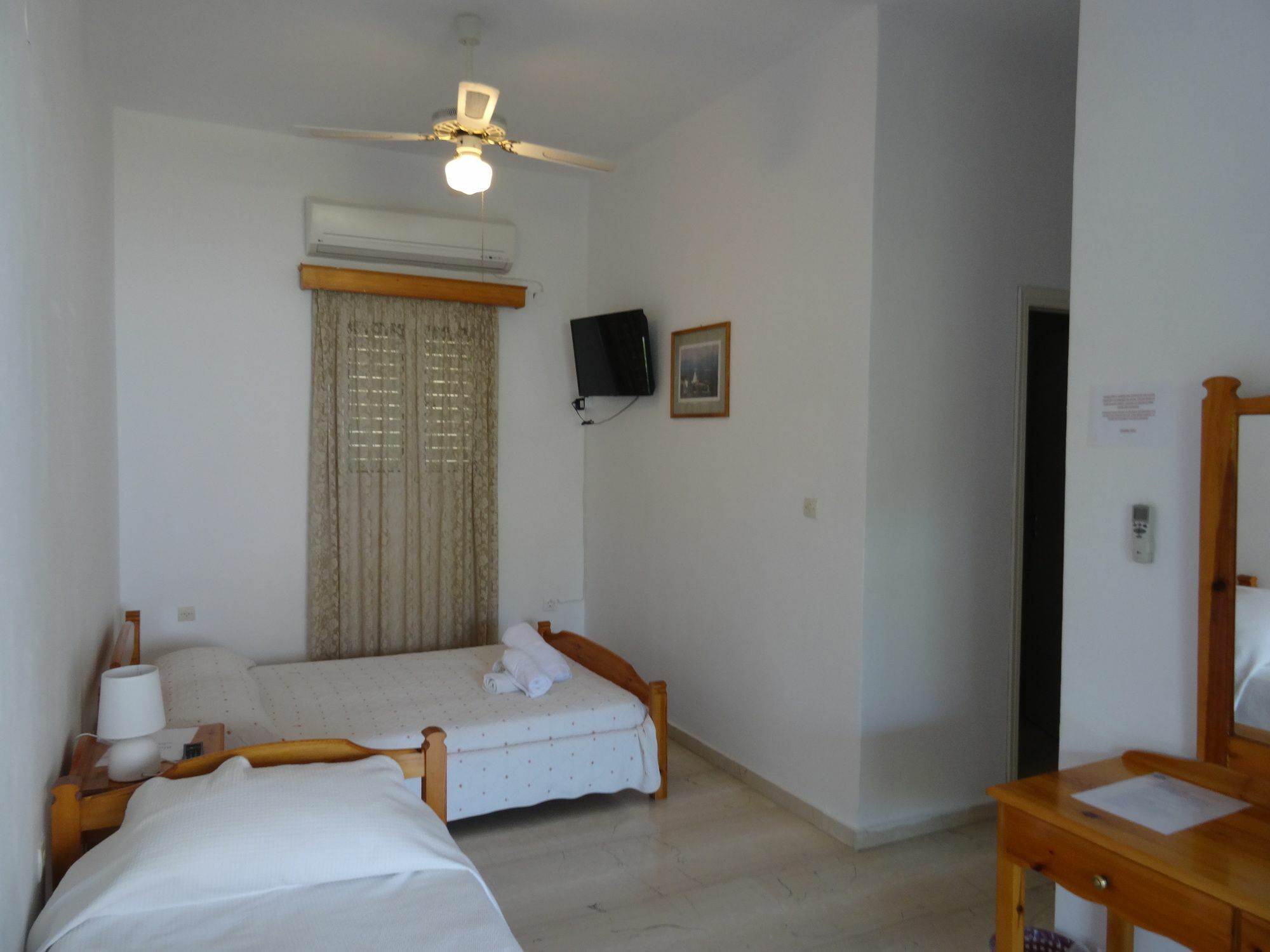 Bella Sant Aparthotel Perissa  Bagian luar foto