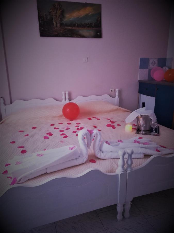 Bella Sant Aparthotel Perissa  Bagian luar foto